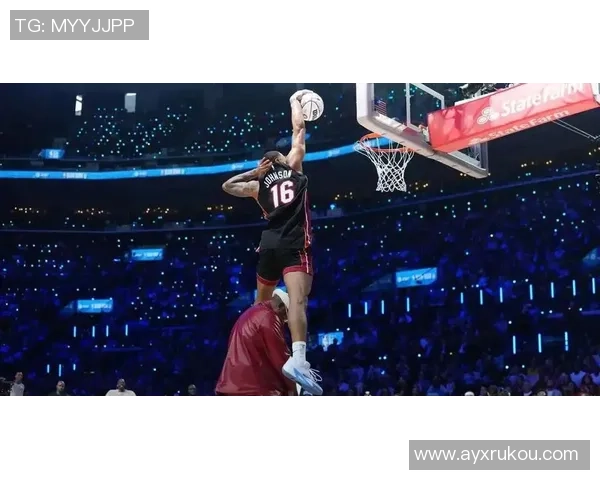 凯沙约翰逊砍下14分12板坚持自我展现热火风格篮球魅力